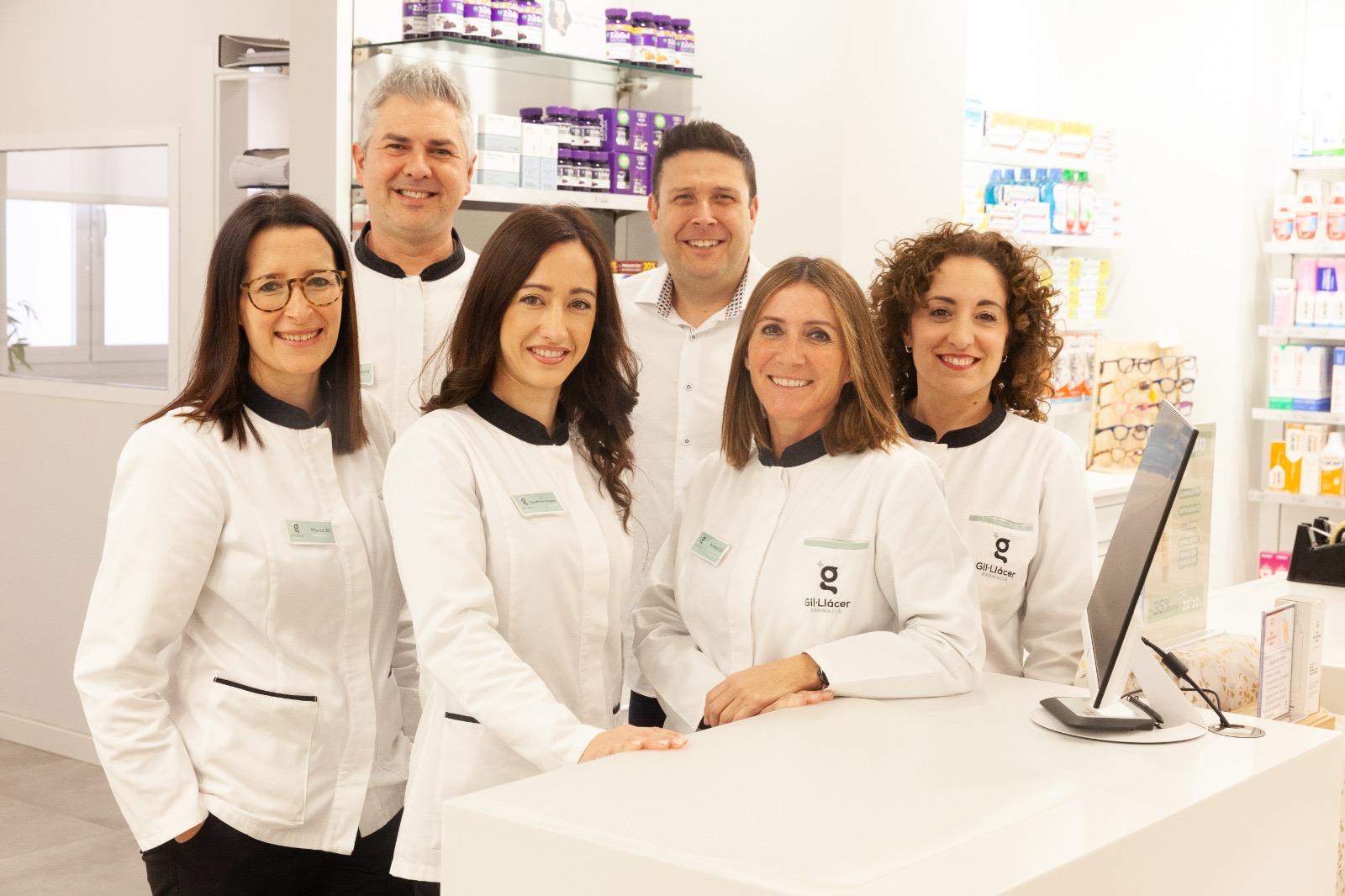 equipo humano de Farmacia Gil Llácer en Sedaví compuesto por Anabel Gil Llácer, Marta Gil Llácer, Lucía Tamarit, Diego García, Tamara Rodríguez y Lluís Aragó Castelló